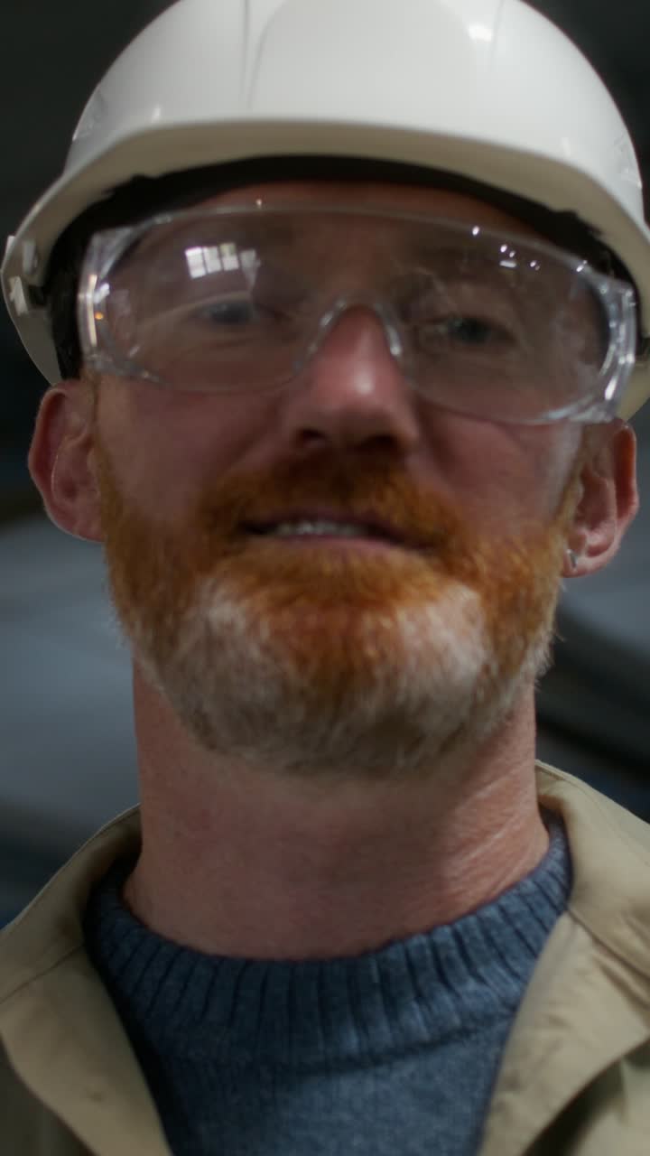 retrato de un trabajador de fábrica