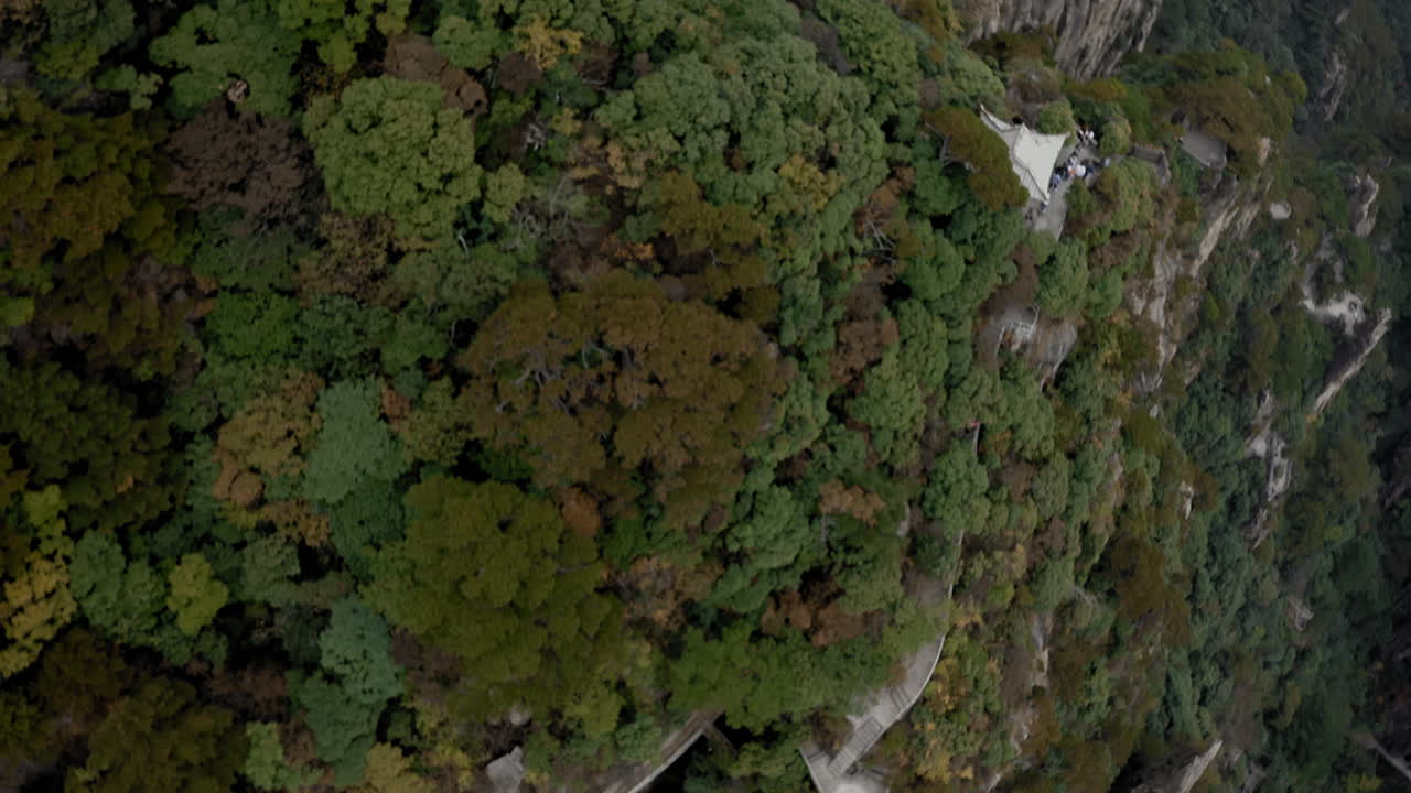 산 에 있는 노란색 산 산책로, 안후이 지방 관광지, 공중 사진