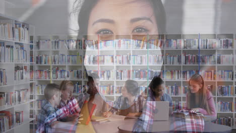 mujer con máscara en contra de los estudiantes que estudian en la biblioteca