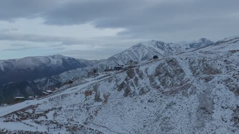 Aerial-establishing-shot-of-houses-built-on-a-mountainside-in-the-Andes