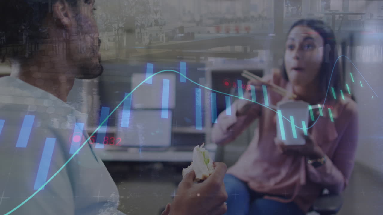 animación del procesamiento de datos financieros sobre diversas personas de negocios en la oficina