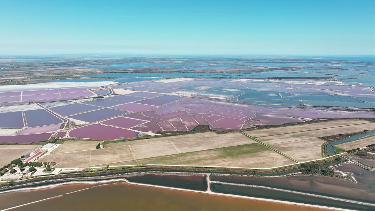 aigues-mortes의 salin du midi에 전시된 자연의 패입니다.