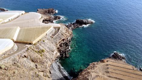 Línea-De-Costa-Durante-El-Día-En-La-Isla-Canary