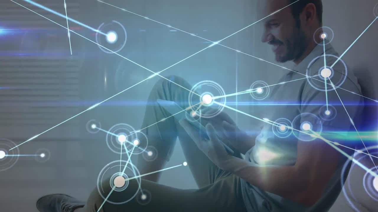 animación de conexiones sobre hombre caucásico feliz usando teléfono inteligente