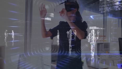 hombre con auriculares de realidad virtual con datos