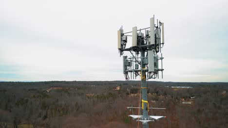 Aerial-Shot-Flying-Toward-Cell-Phone-Tower-in-Forest