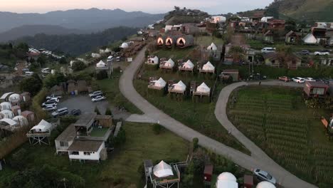 acampar en tailandia durante el amanecer