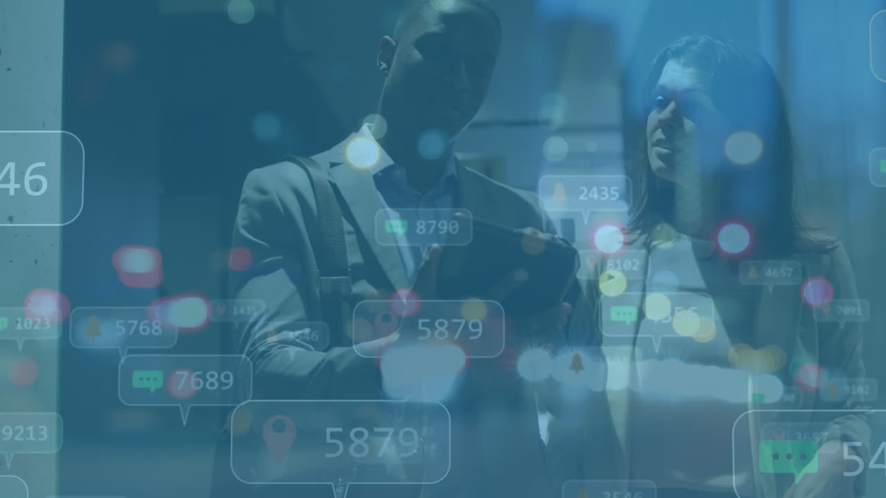 animación de iconos de los medios sobre diversas personas de negocios en la oficina