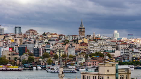 Video-Timelapse-Contra-La-Torre-De-Galata-En-El-Cielo-Nublado-En-Estambul