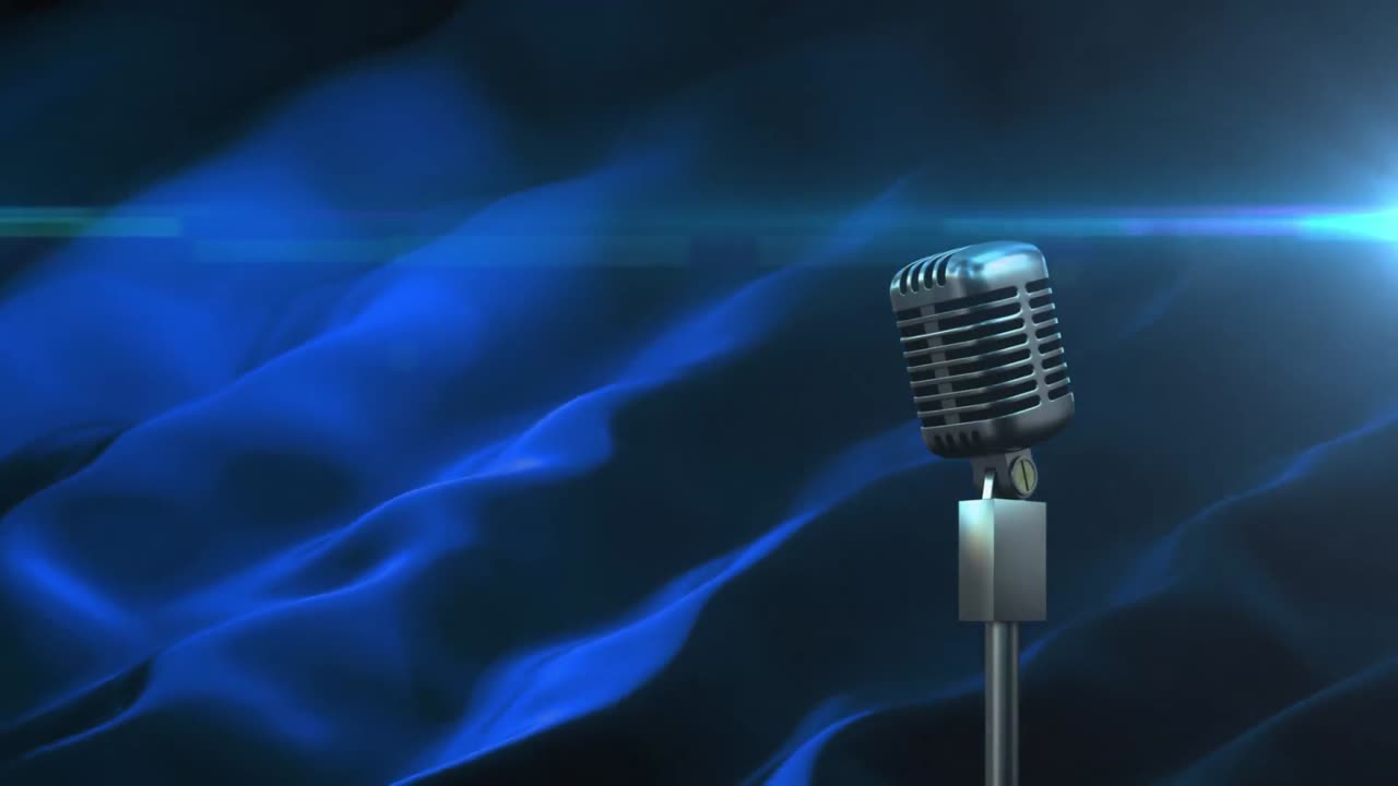 micrófono contra formas líquidas azules sobre fondo negro