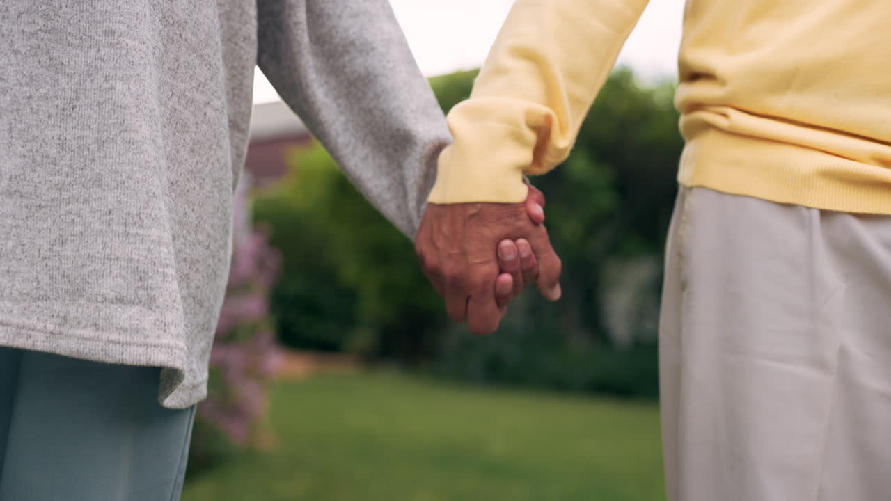 손을 잡고, 사랑과 자연에서 커플