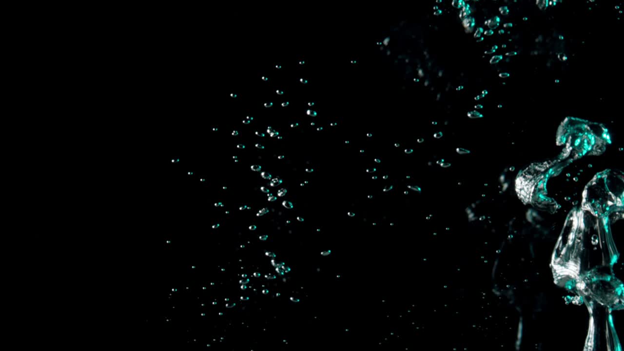 물 거품이 상승하고 있습니다.