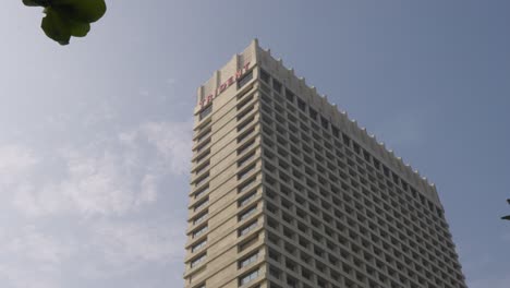 Exterior-Of-Trident-Hotel-On-Marine-Drive-In-Mumbai-India