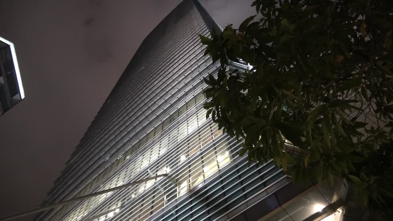 esta torre está al lado de klcc kuala lumpur malasia