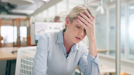 Mental-health,-stress-and-business-woman