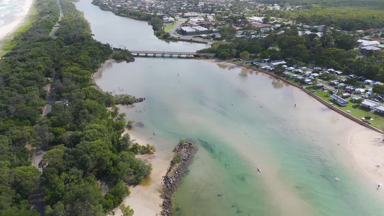 경치 좋은 강, 다리, 도시 풍경