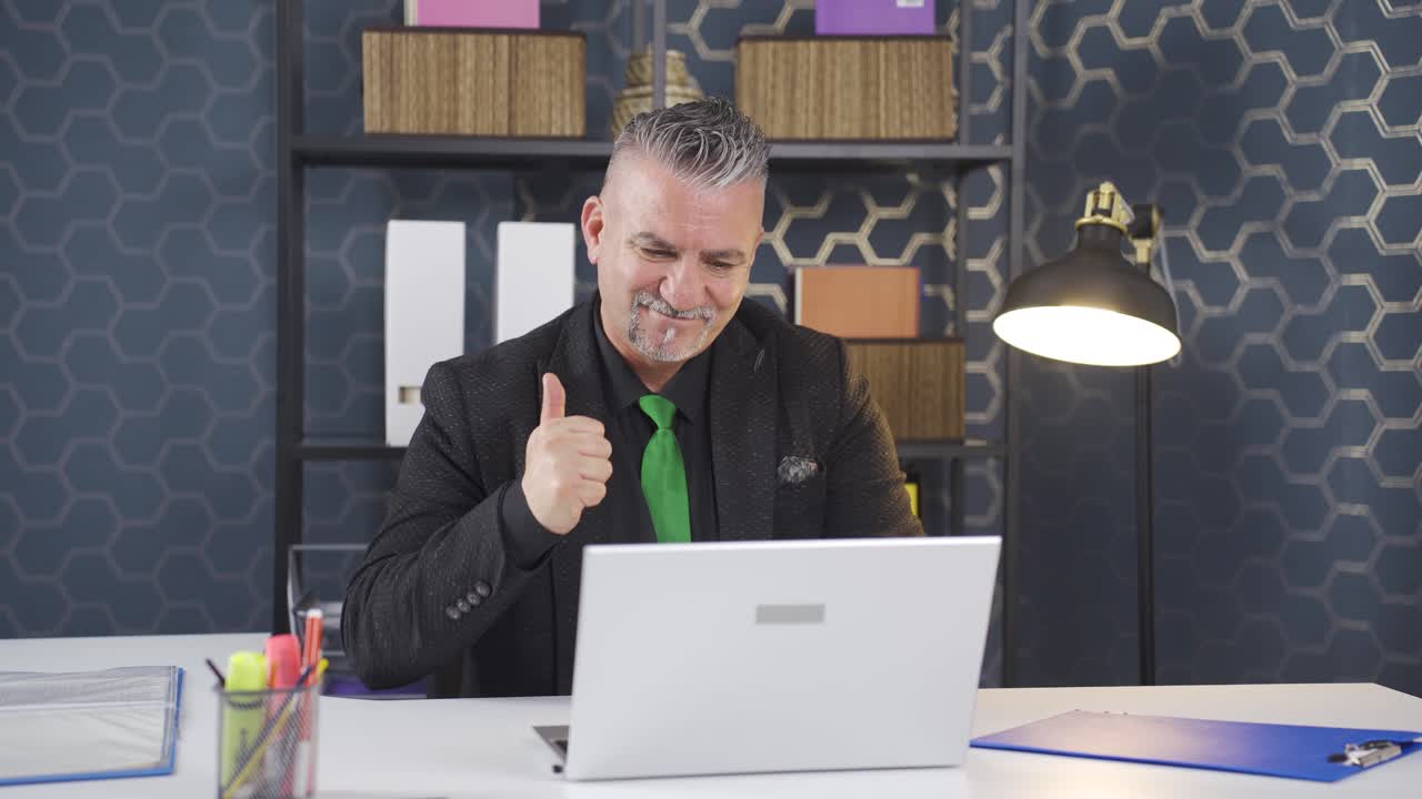 Businessman who receives good and good news.