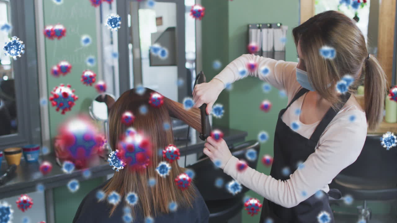 코로나바이러스 세포의 애니메이션 카우카시안 여성 미용사와 얼굴 마스크를 착용한 여성