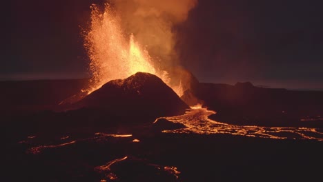 cerca de la escénica poderosa erupción brillante volcán de islandia 2021