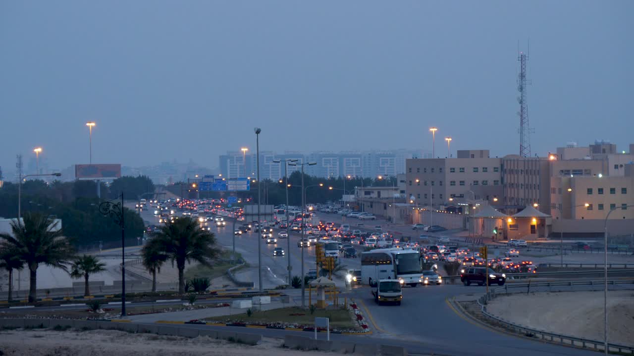 se impuso toque de queda, cuarentena y bloqueo en toda arabia saudita por precauciones contra covid-19