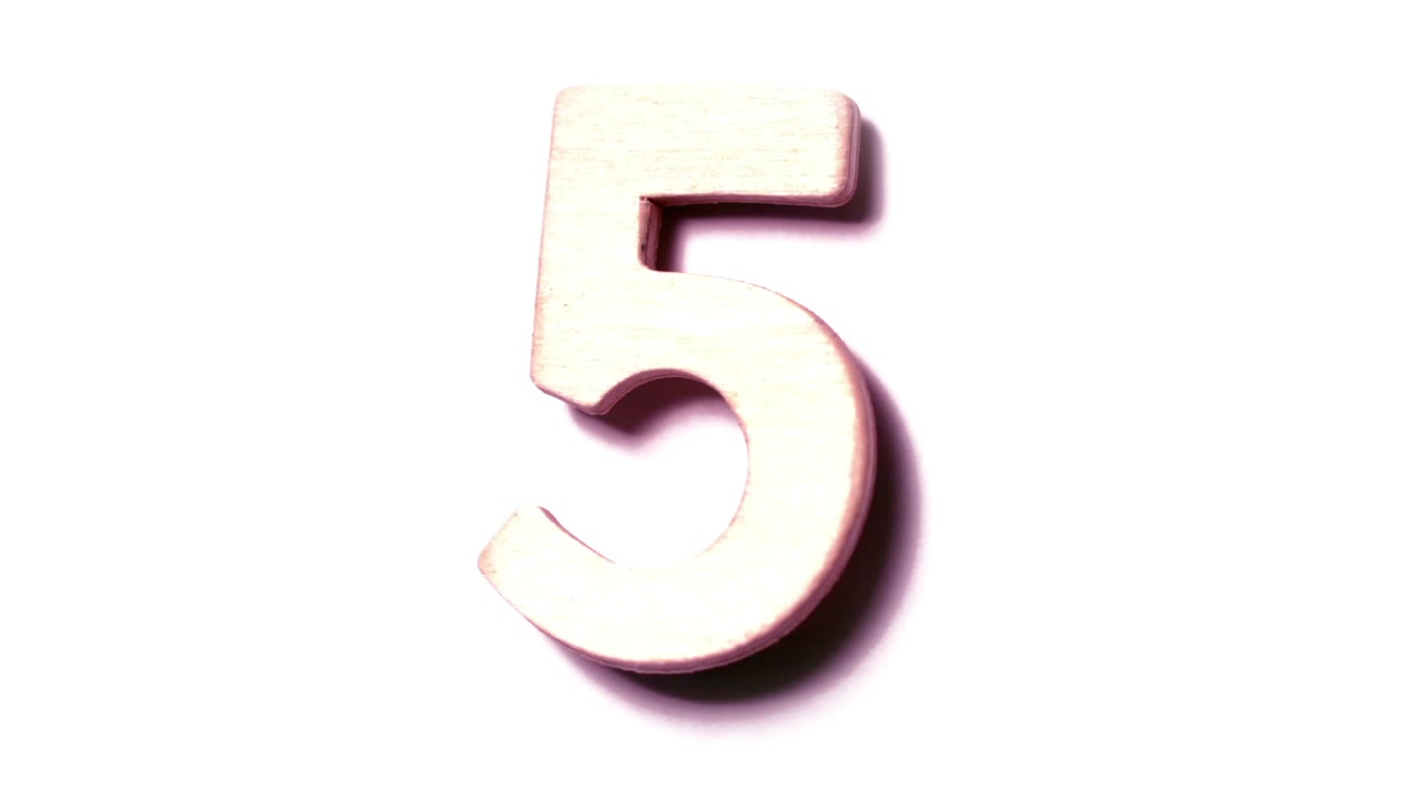 Conto alla rovescia di numeri su sfondo bianco