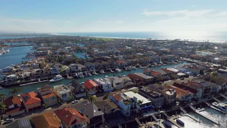 Waterfront-Houses-On-Coastline-Of-Coronado-In-California,-USA