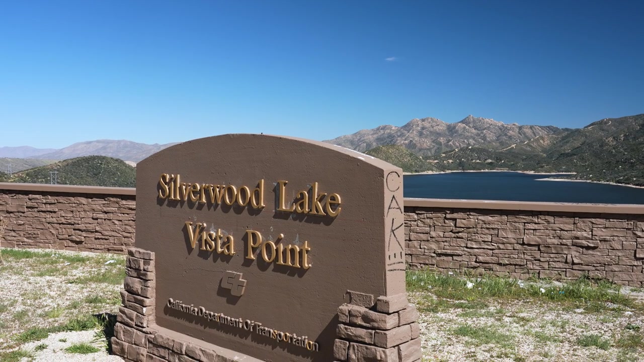 Silverwood Gölü Seyir Noktası Tabelası, San Bernardino County, Kaliforniya ABD'de Su Rezervuarı.