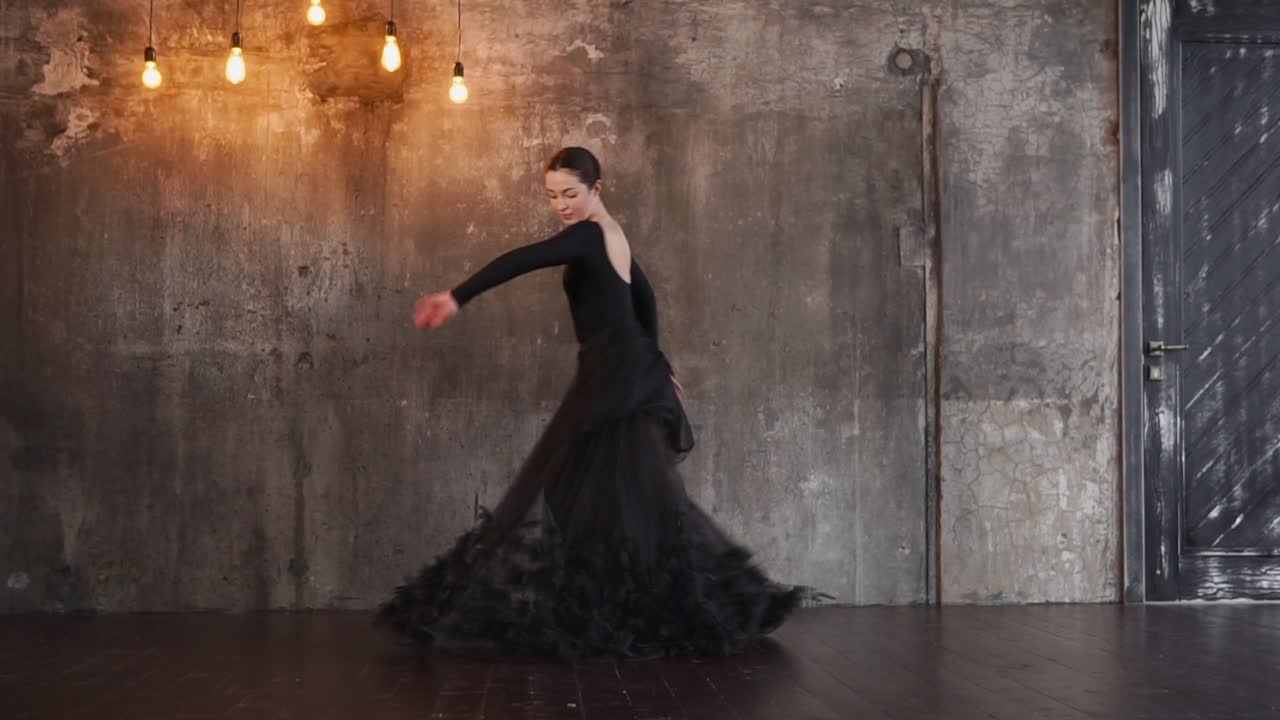Ballerina di flamenco in vestito nero