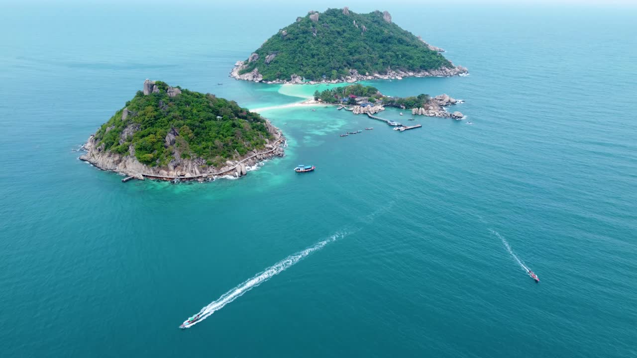 Nang Yuan island, popular destination for snorkeling and diving enthusiasts