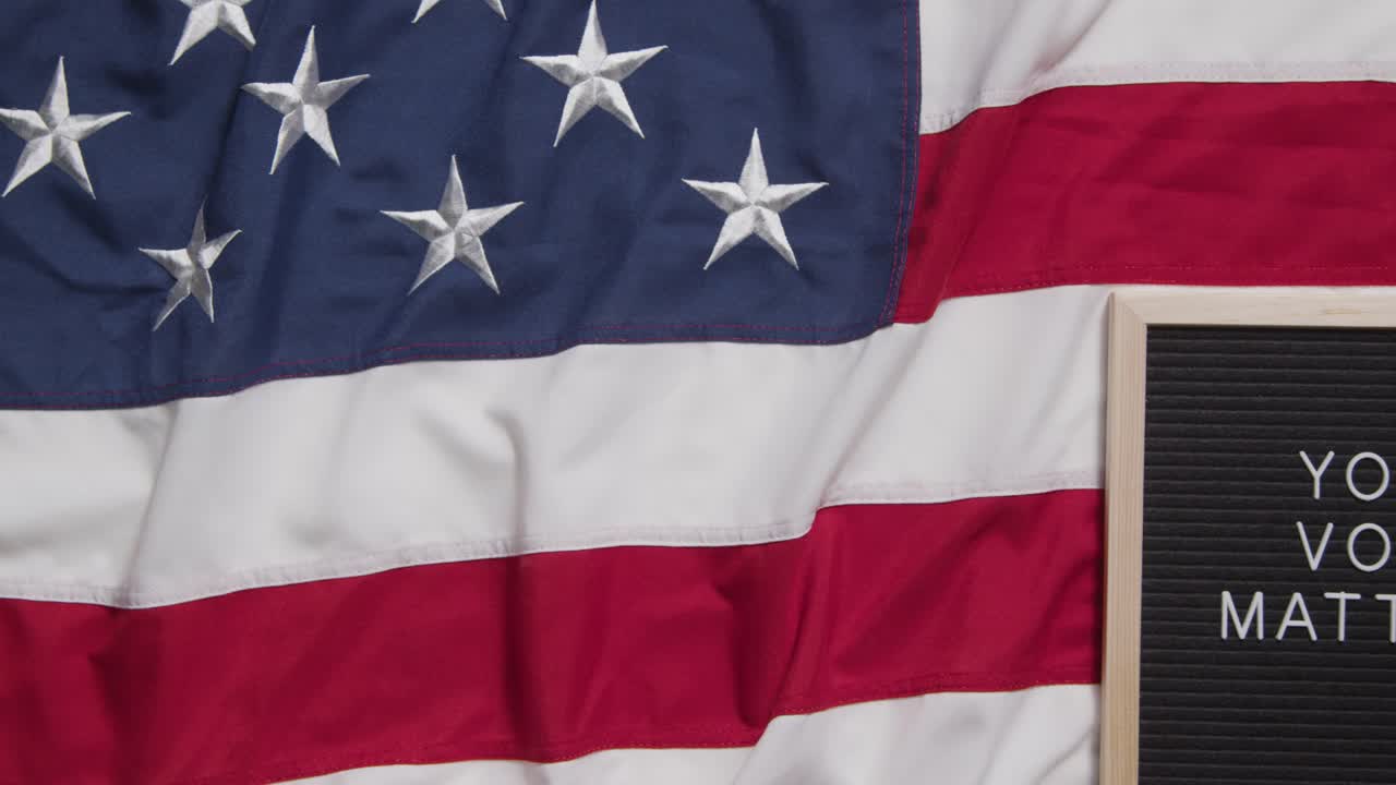 서명 읽기 당신의 투표 문제는 미국 별과 줄무 ⁇   ⁇ 발에 누워 미국 선거 2024