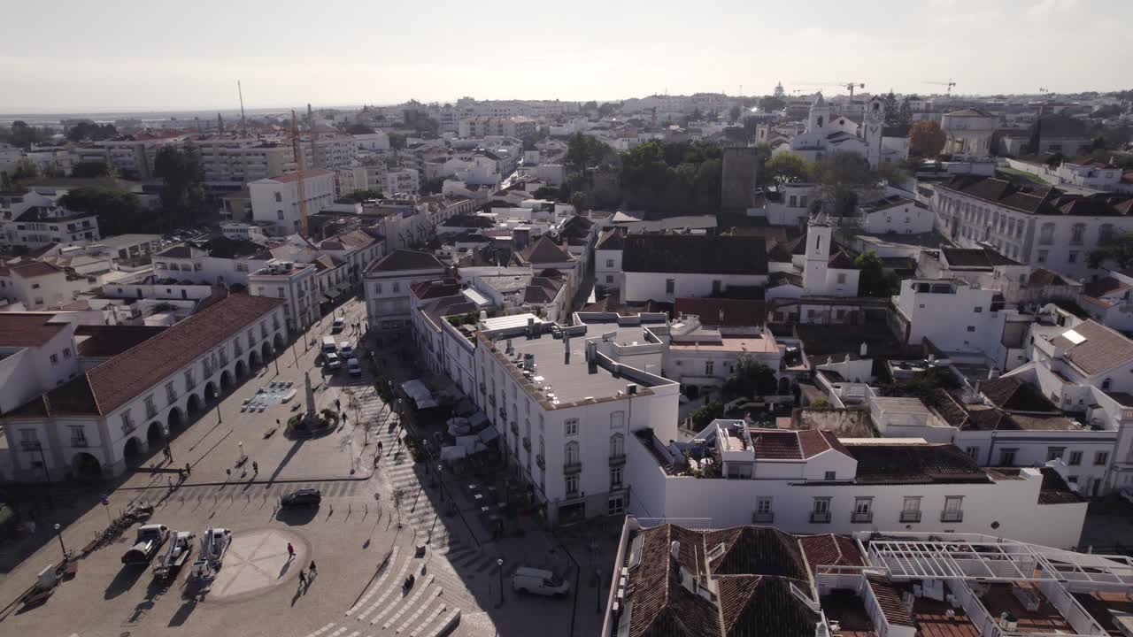 Vista aerea di Piazza della Repubblica e del Monumento ai Combattenti della Grande Guerra a Tavira