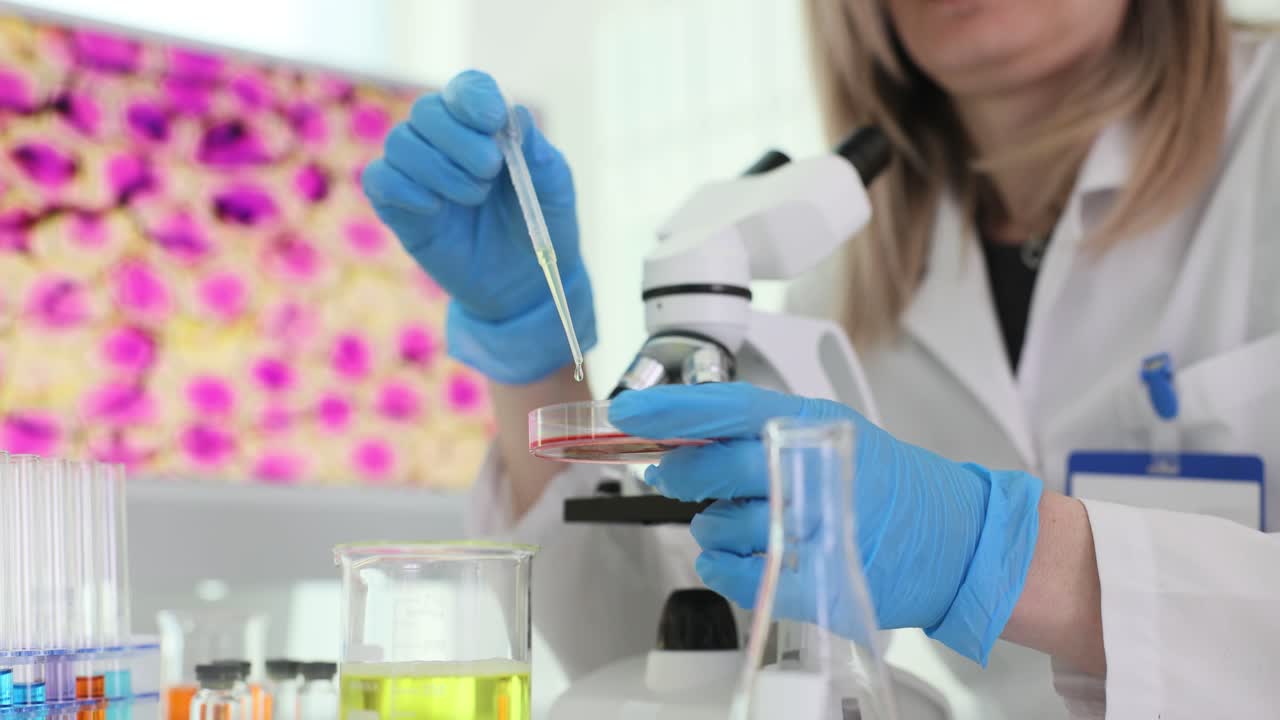 experimento científico en un laboratorio