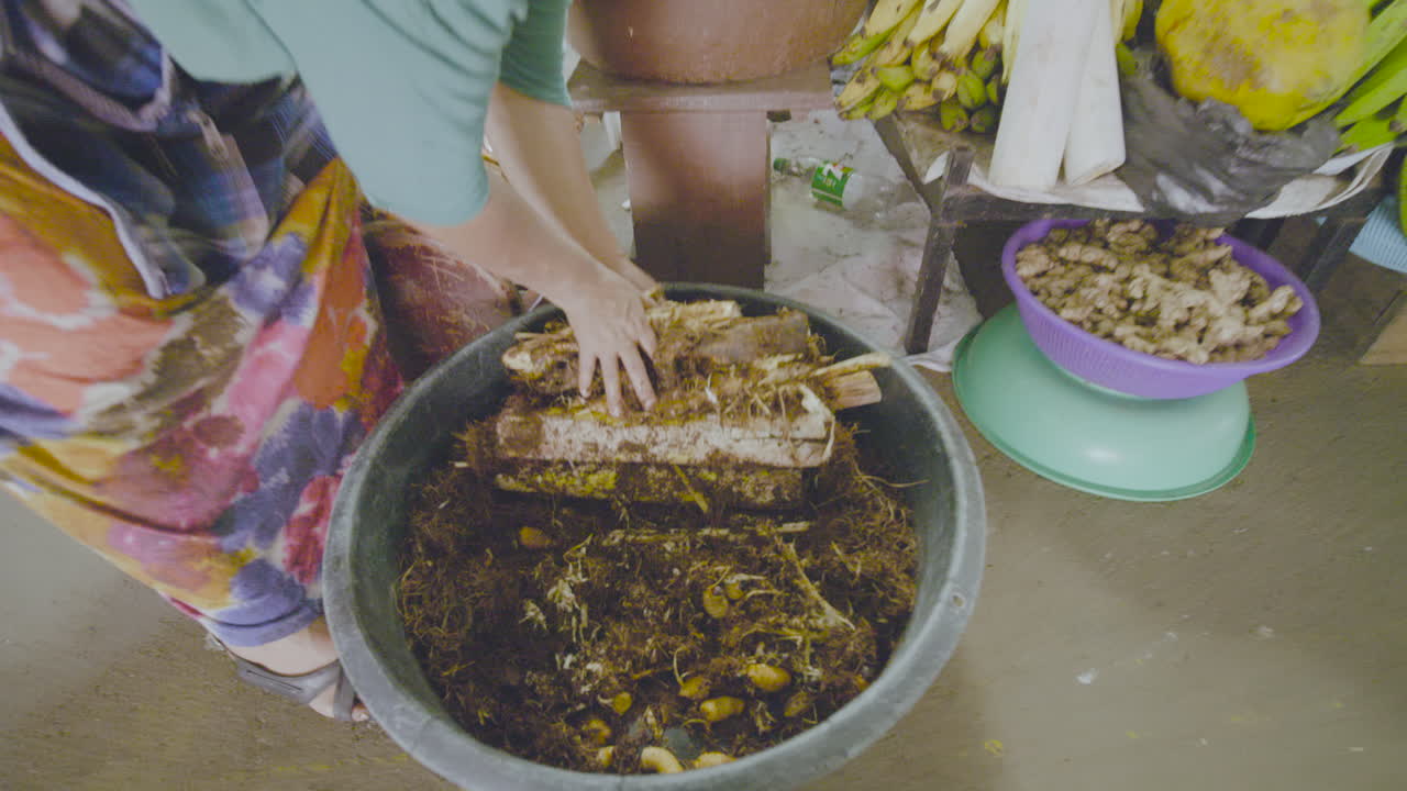 general shot, sale of worms, Amazon, Ecuador