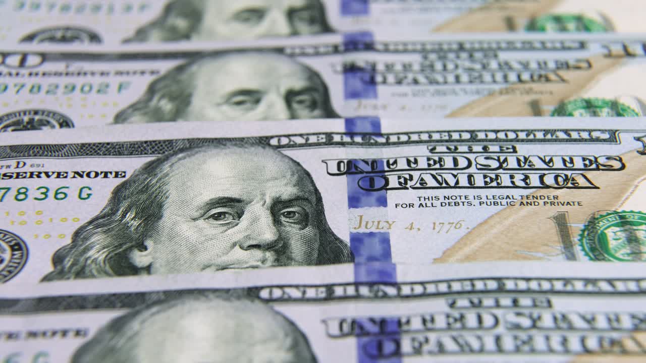 billetes de dólar estadounidense, dinero de papel, moneda de tasa de cambio. billetes de efectivo. el concepto de finanzas e inversión. cien dólares estadounidenses. economía empresarial