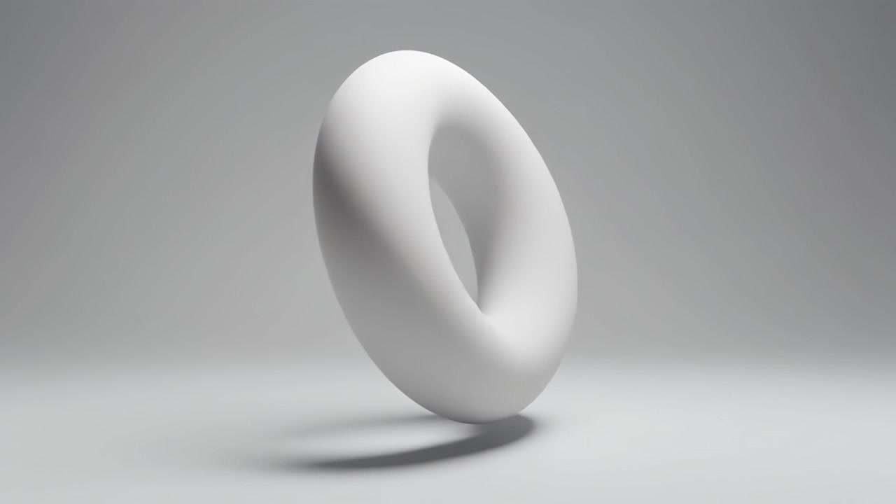 Bílý 3D torus rotující v minimalistickém studiovém prostoru
