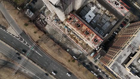 Una-Vista-De-ángulo-Alto-Sobre-La-Avenida-De-La-Costa-En-Brooklyn,-Ny