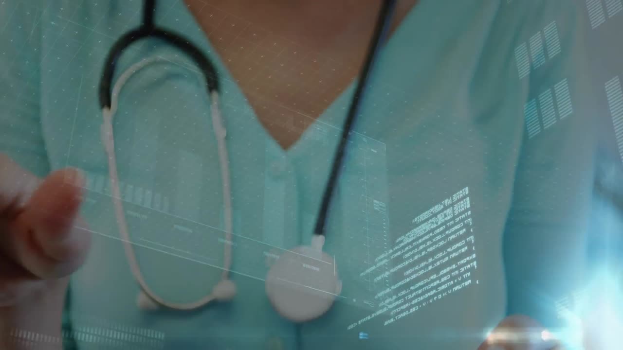 animación del procesamiento de datos sobre una doctora que usa una tableta