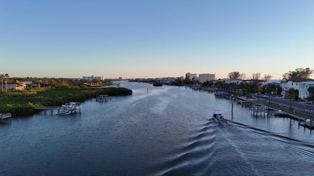 Litoral de Indian Rocks Beach, Clearwater Flórida, Vista de Drone ao Pôr do Sol