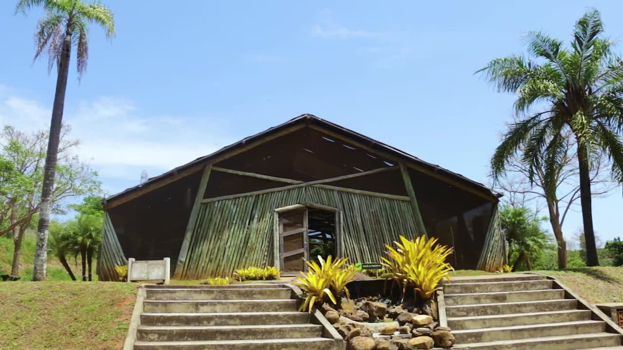 fachada del edificio de la colección de pteridofitas construcción de madera en la ciudad de bauru
