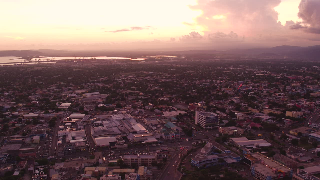 una vista aérea de kingston, jamaica