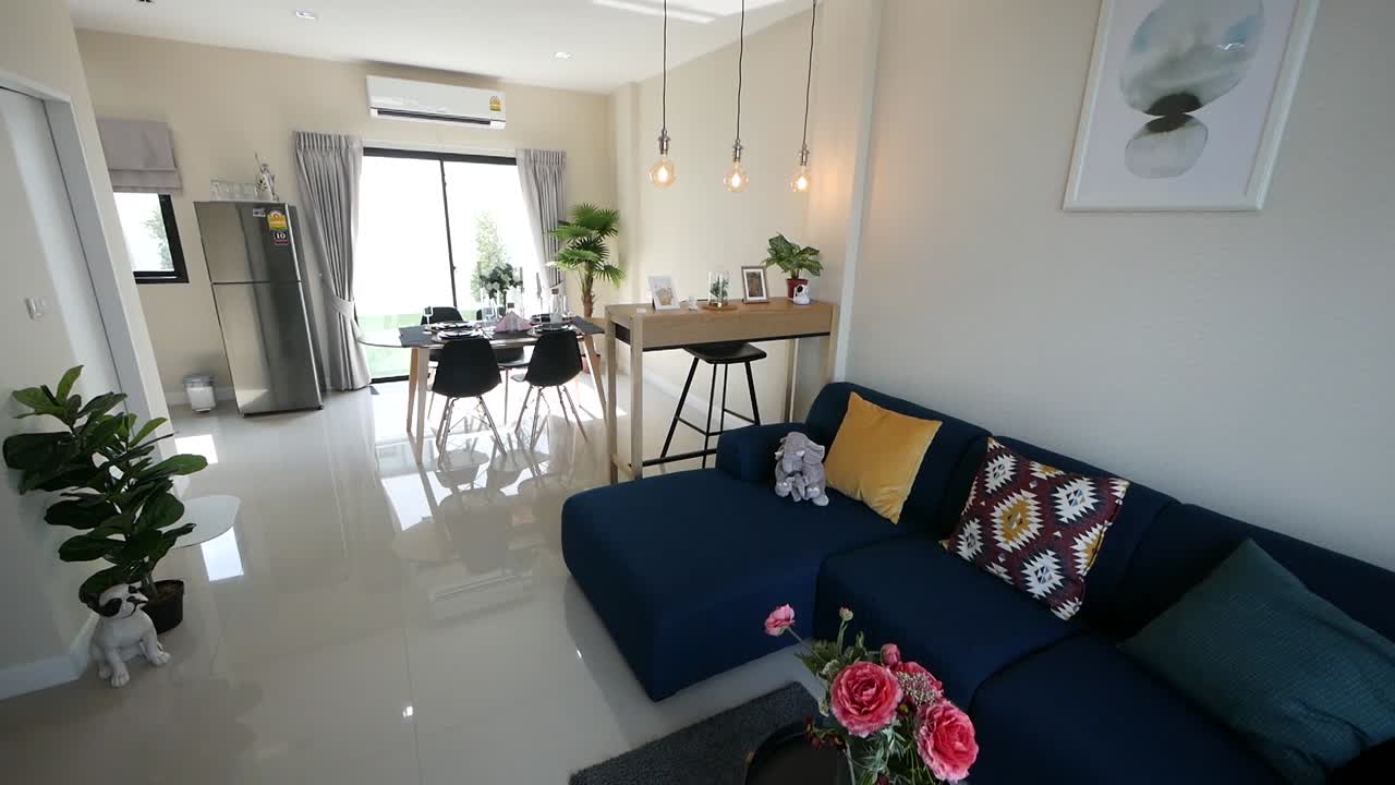 식당에서 거실까지의 현대적인 가정 장식 연습