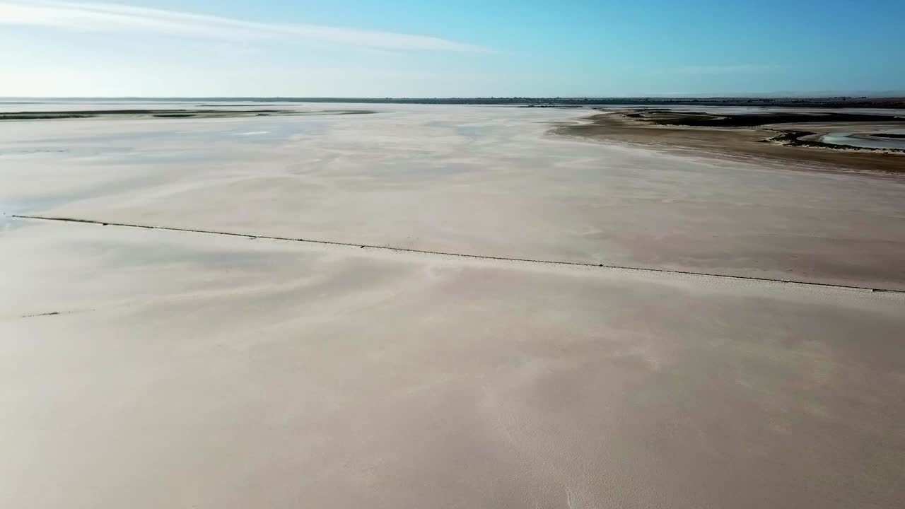 imágenes aéreas sobre las salinas del lago tyrell, en el noroeste de victoria, mayo de 2021