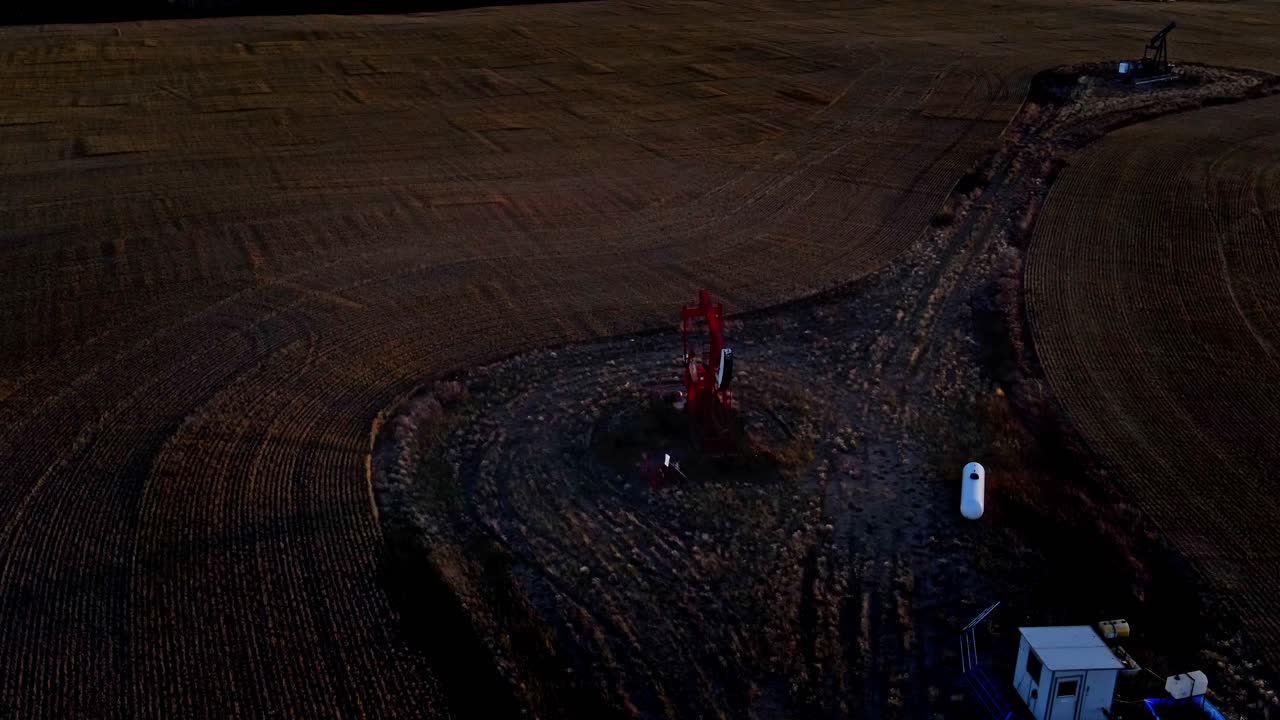 hiperlapso en órbita de una bomba de aceite en el campo canadiense