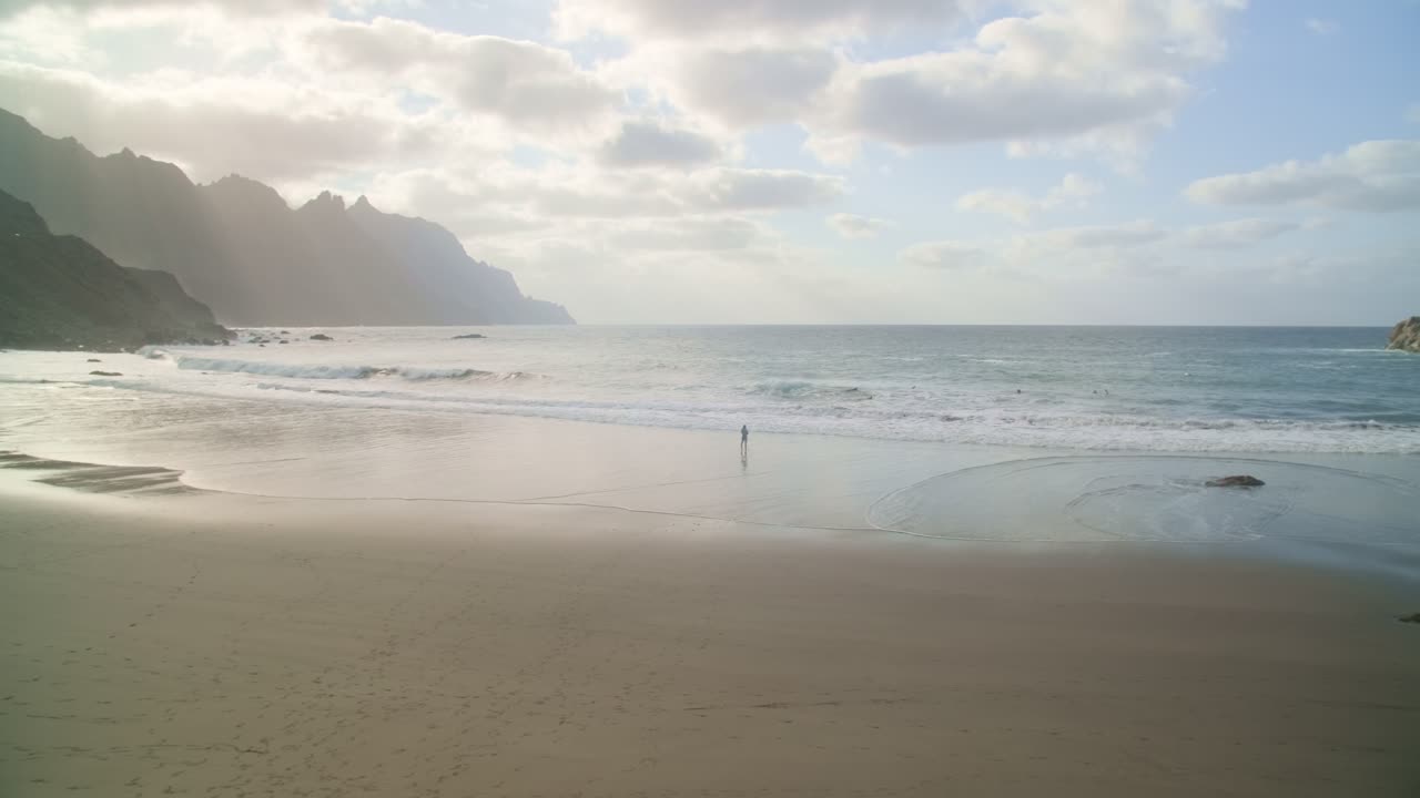 paisajes panorámicos de tenerife: desde el terreno volcánico hasta las costas arenosas