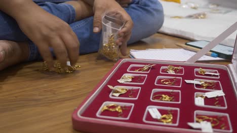 Hallmarked-gold-ornaments-with-tags,-Many-gold-jewellery-at-shop,-Selective-focus