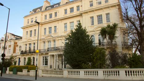 una vista de horbury crescent, distrito real de kensington y chelsea, londres, w11, gran bretaña, reino unido
