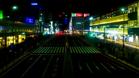 el lapso de la noche cerca de la estación en shinjuku lado sur izquierda panorámica