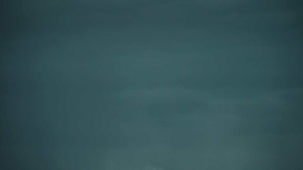 Dramatic Ocean Waves Crashing