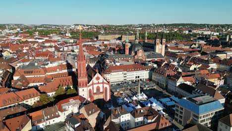 Schwenk-Drohne-Schuss-Wuzburg-Stadt-Deutschland-Drohne-Luftbild-Goldene-Stunde