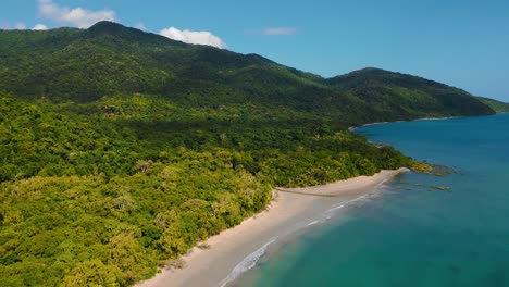 Playa-Perfecta-En-La-Selva-Tropical-De-Daintree,-Tribulación-Del-Cabo